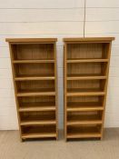 A pair of oak narrow book shelfs (H119cm W48cm D21cm)