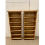 A pair of oak narrow book shelfs (H119cm W48cm D21cm)