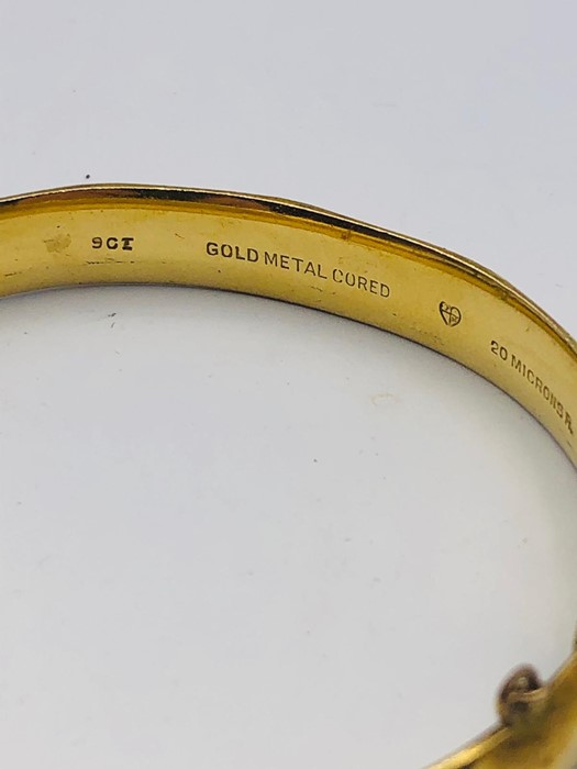 A 9ct gold metal cored bangle - Image 5 of 6