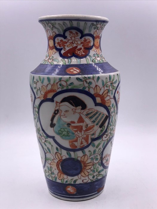 A pair of Amari vases, decorated with figures to sides - Image 3 of 8