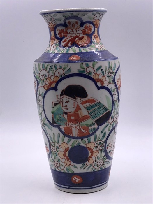 A pair of Amari vases, decorated with figures to sides - Image 6 of 8