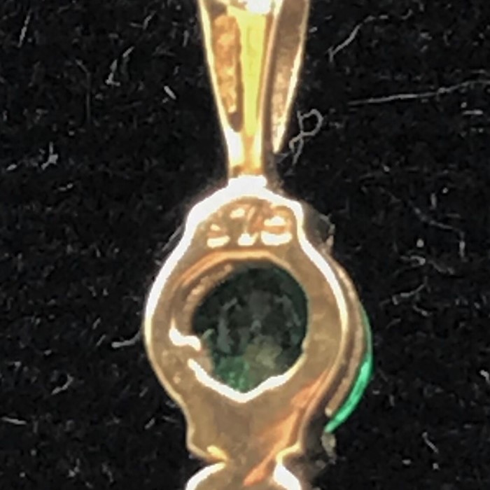 A 9ct gold and emerald three stone pendant with gold neck chain on a bolt ring clasp detailed 375.( - Image 3 of 4