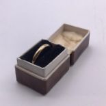 A 9ct gold wedding band (2.4g) (Size N)