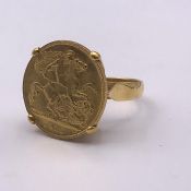 A 1916 Half Sovereign set in a Persian gold ring mount (9.6g) Size L