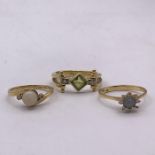A Selection of three 18 ct gold rings to include one with a peridot central stone. (Total Weight 8.