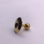 An 18 ct gold shirt stud (1.2g)