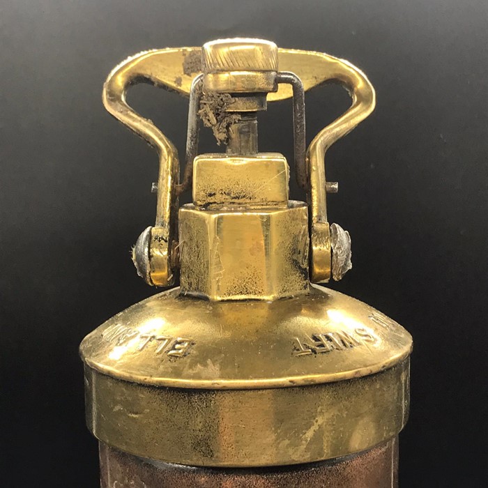 A Vintage Brass and Copper Fire Extinguisher - Image 4 of 4