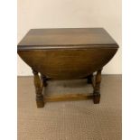 A small turned legs occasional table (H44cm W60cm)