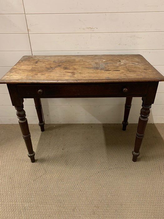 A Hall table with drawer on turned legs (92 cm x 47 cm x 70 cm )