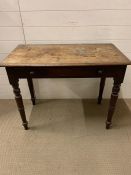 A Hall table with drawer on turned legs (92 cm x 47 cm x 70 cm )