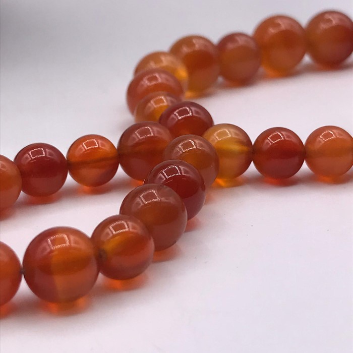 A graduated Amber beads necklace. - Image 2 of 2