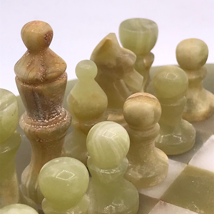 A marble chess set - Image 2 of 5