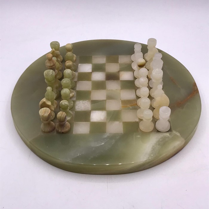 A marble chess set - Image 4 of 5