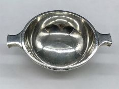 A silver porringer, awarded as a trophy at Sunningdale Golf Course in 1997 (170 g), hallmarked to