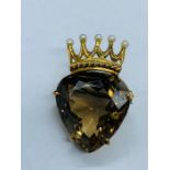 A 9ct gold crown themed smoky quartz brooch.