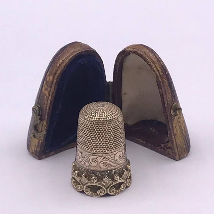 Two collectable thimbles, one hallmarked silver and another in a leather case. - Image 2 of 3