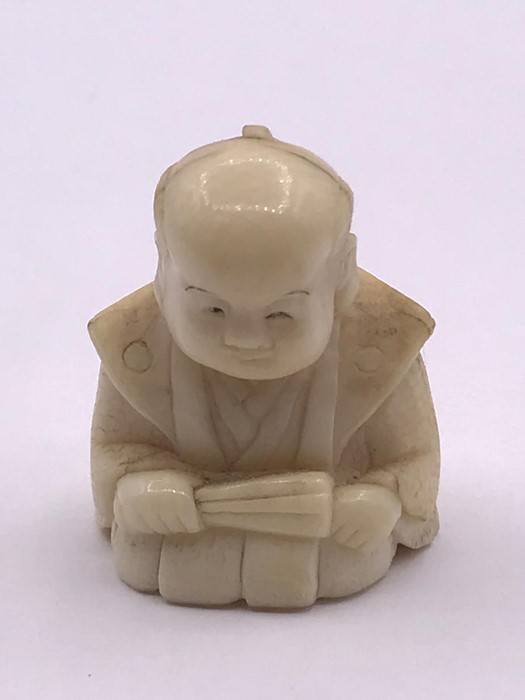 A small selection of ivory netsuke - Image 2 of 4