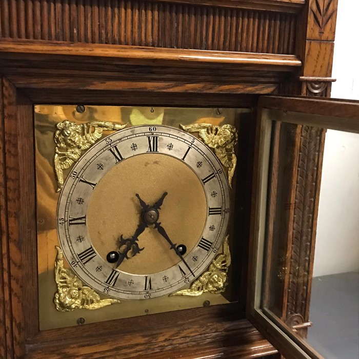 A Eight Day Mantle clock. - Image 2 of 6