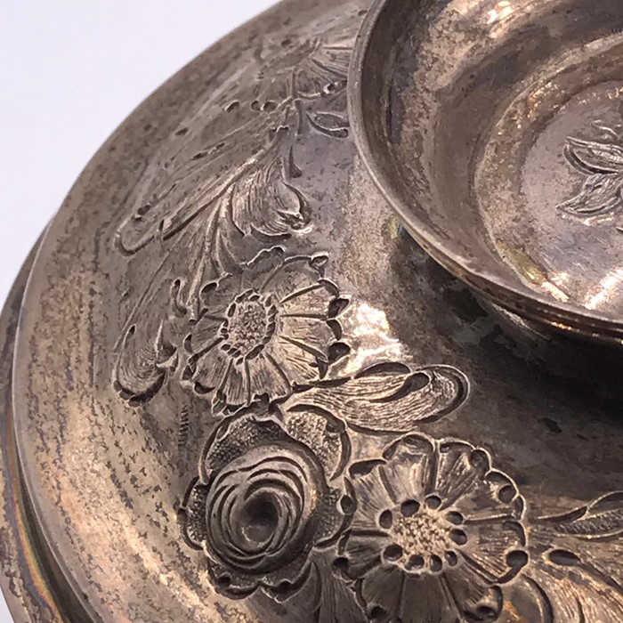 A Hallmarked silver lidded bowl (Total Weight 292g) with floral and foliate design, indistinct - Image 4 of 9