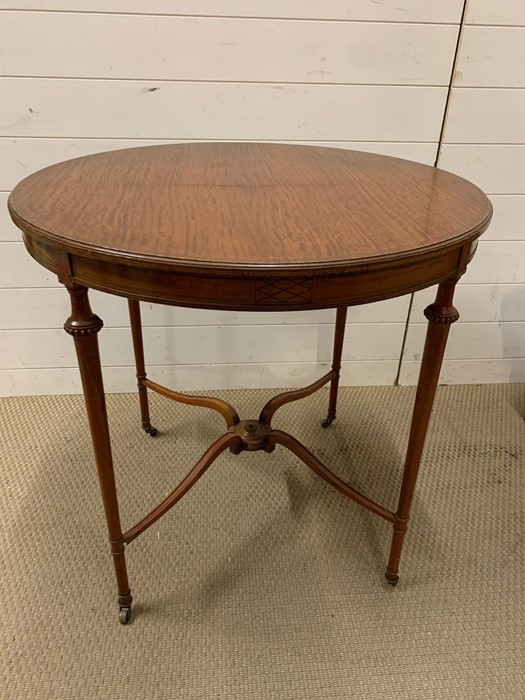 A mahogany centre table (H74cm Dia75cm)