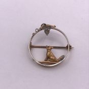 A 9ct Dog themed brooch (3.8g)