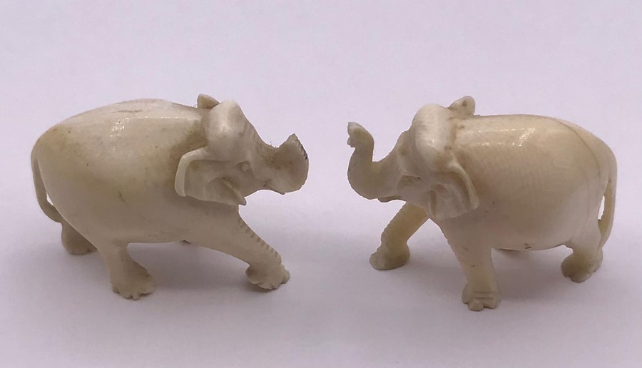 A small selection of ivory netsuke - Image 4 of 4