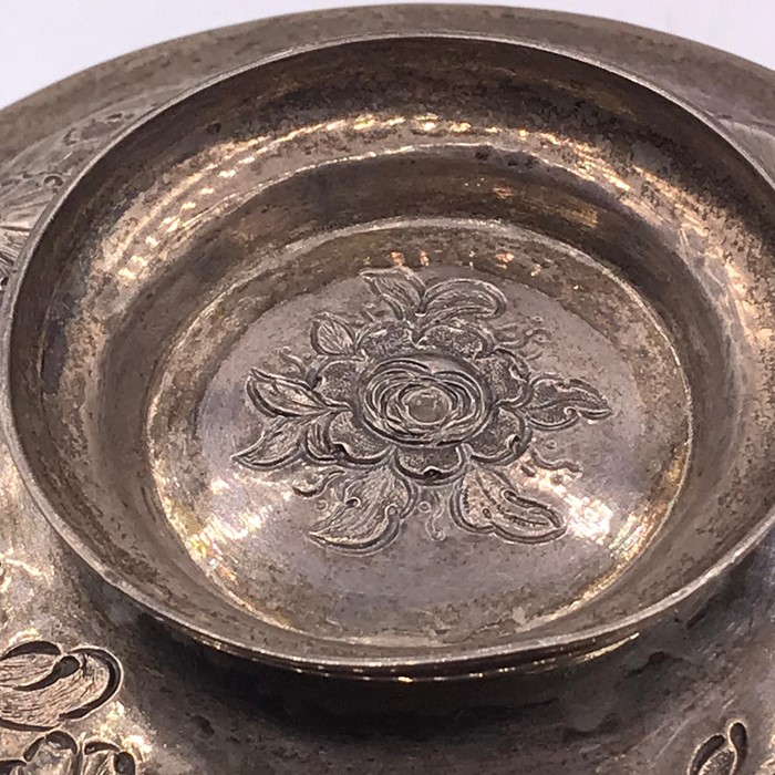 A Hallmarked silver lidded bowl (Total Weight 292g) with floral and foliate design, indistinct - Image 5 of 9