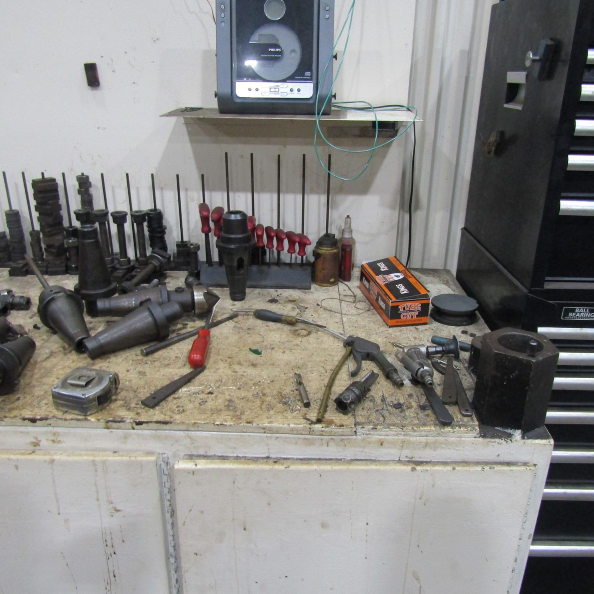 Lot - Workbench with Remaining Contents, to Include: CAT-50 Tool Holders, Misc. Tooling, Hold - Image 2 of 7