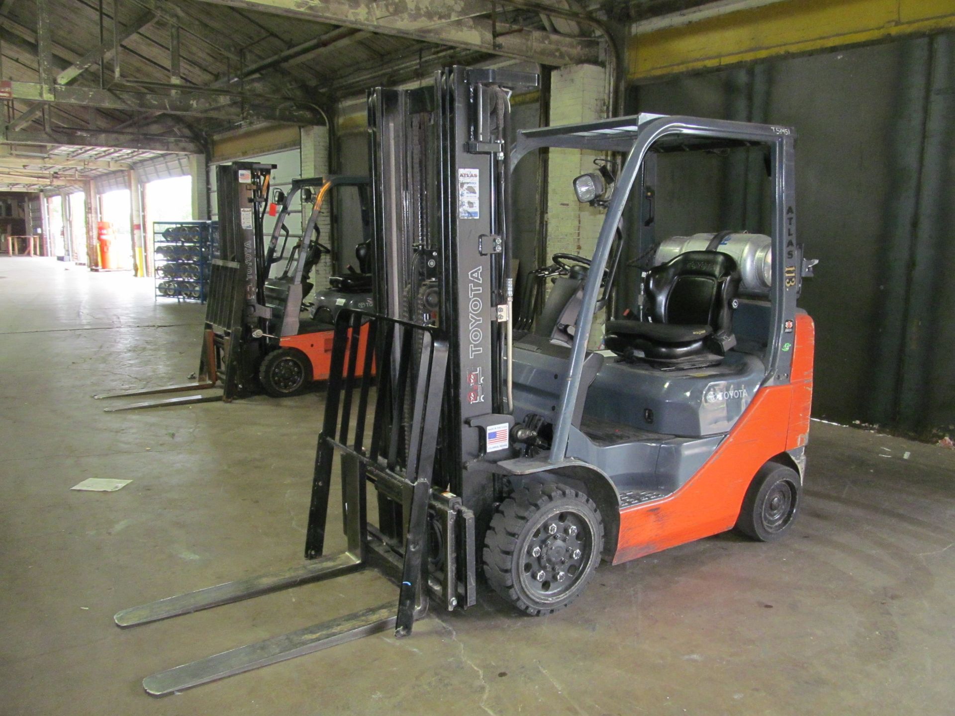 Toyota 4,500 lb. Cap. Model 8FGCU25 LP Fork Lift Truck, S/N: 82468; with 3-Stage Mast, Side Shift, - Image 3 of 7