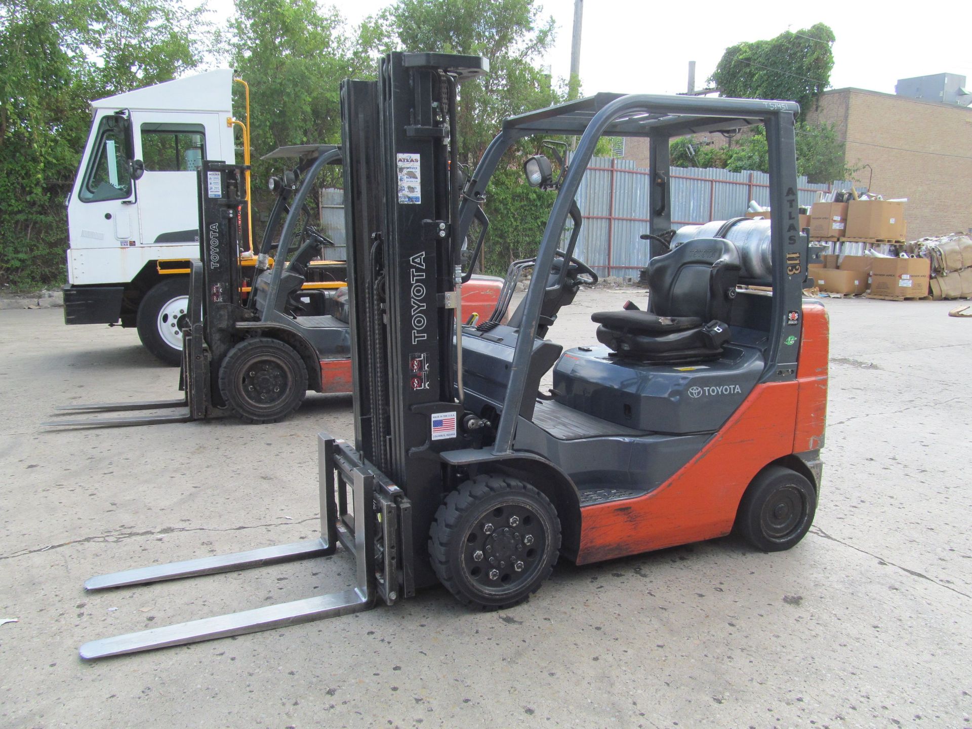 Toyota 4,500 lb. Cap. Model 8FGCU25 LP Fork Lift Truck, S/N: 82468; with 3-Stage Mast, Side Shift, - Image 2 of 7