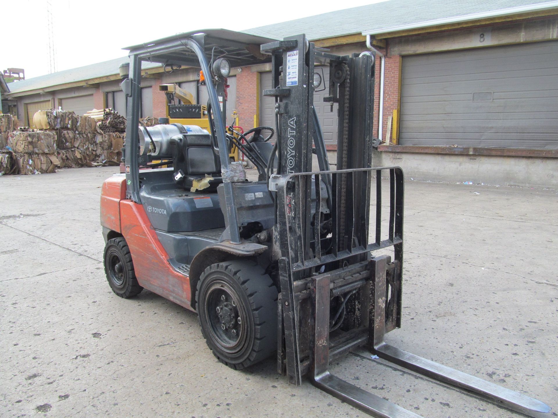 Toyota 5,820 lb. Cap. Model 8FGU30 LP Fork Lift Truck, S/N: 35001; with 2-Stage Mast, Side Shift, - Image 2 of 7