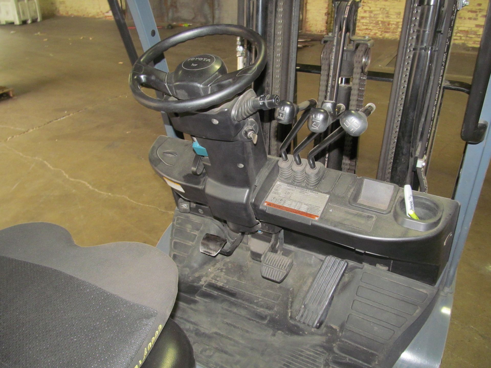 Toyota 4,500 lb. Cap. Model 8FGCU25 LP Fork Lift Truck, S/N: 82468; with 3-Stage Mast, Side Shift, - Image 7 of 7