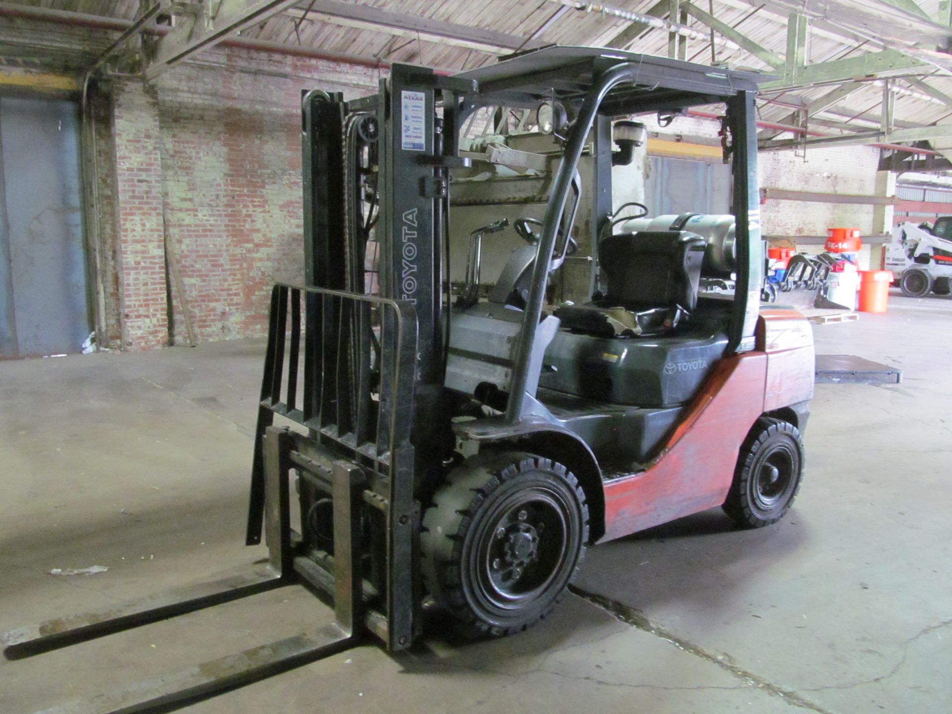 Toyota 5,820 lb. Cap. Model 8FGU30 LP Fork Lift Truck, S/N: 35001; with 2-Stage Mast, Side Shift, - Image 3 of 7