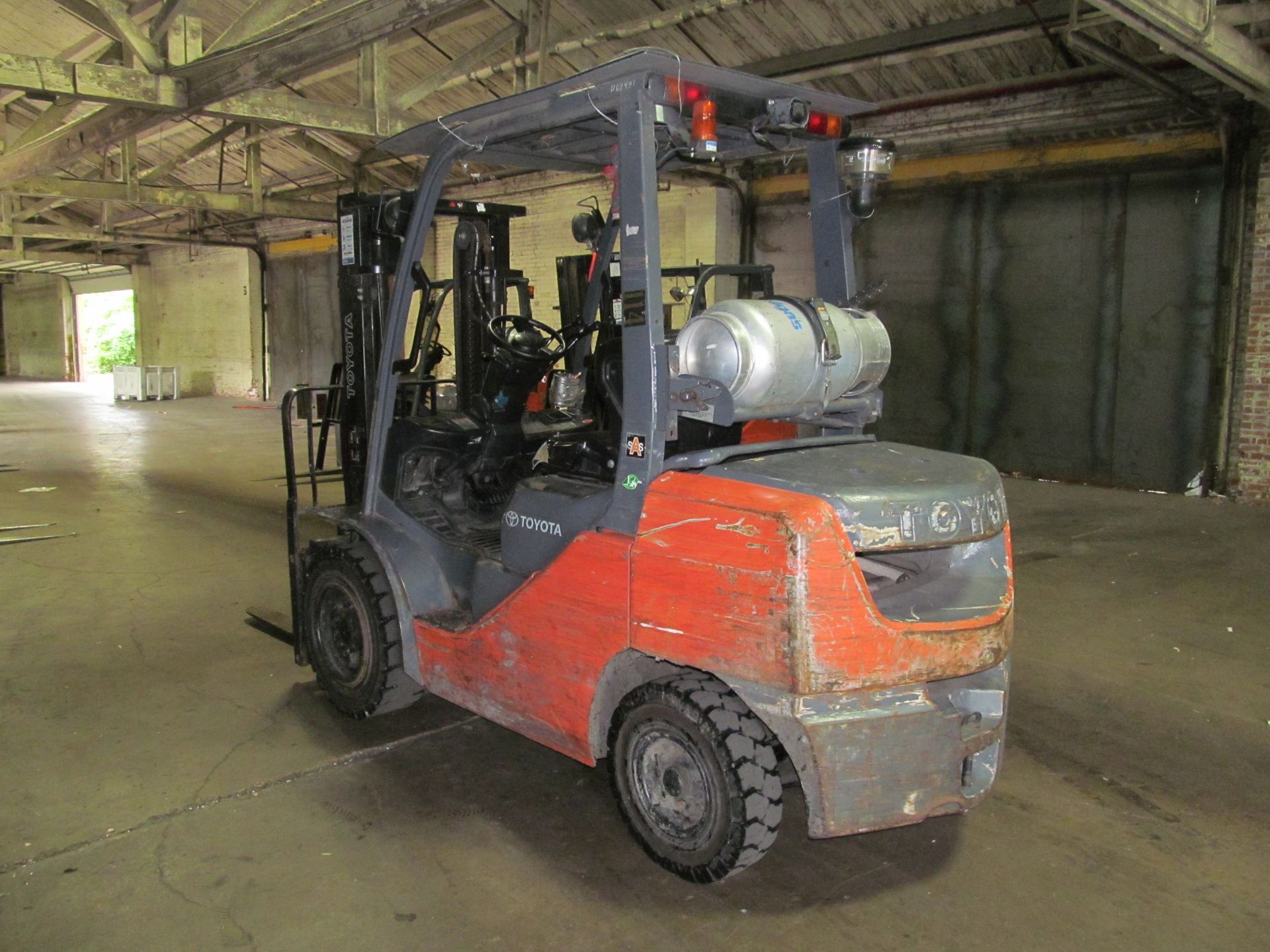 Toyota 5,820 lb. Cap. Model 8FGU30 LP Fork Lift Truck, S/N: 35001; with 2-Stage Mast, Side Shift, - Image 5 of 7