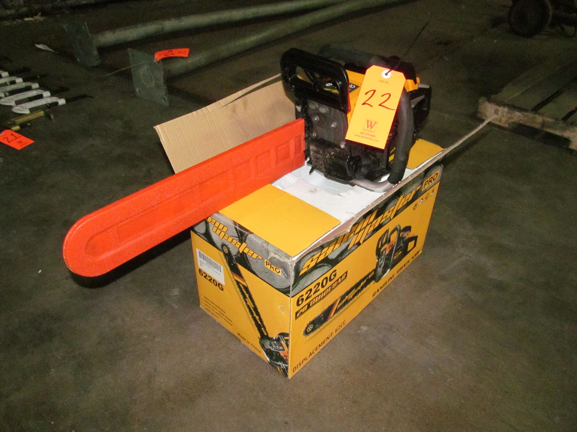 Salem Master 20 in. Model 6220G Gas Powered Chain Saw (New in Box)