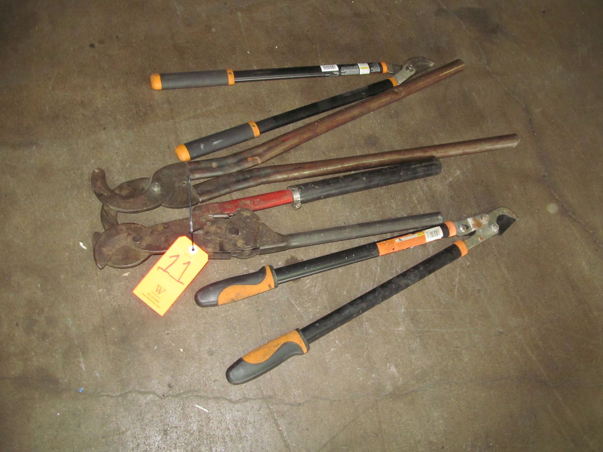 Lot - (4) Gardening Pruners