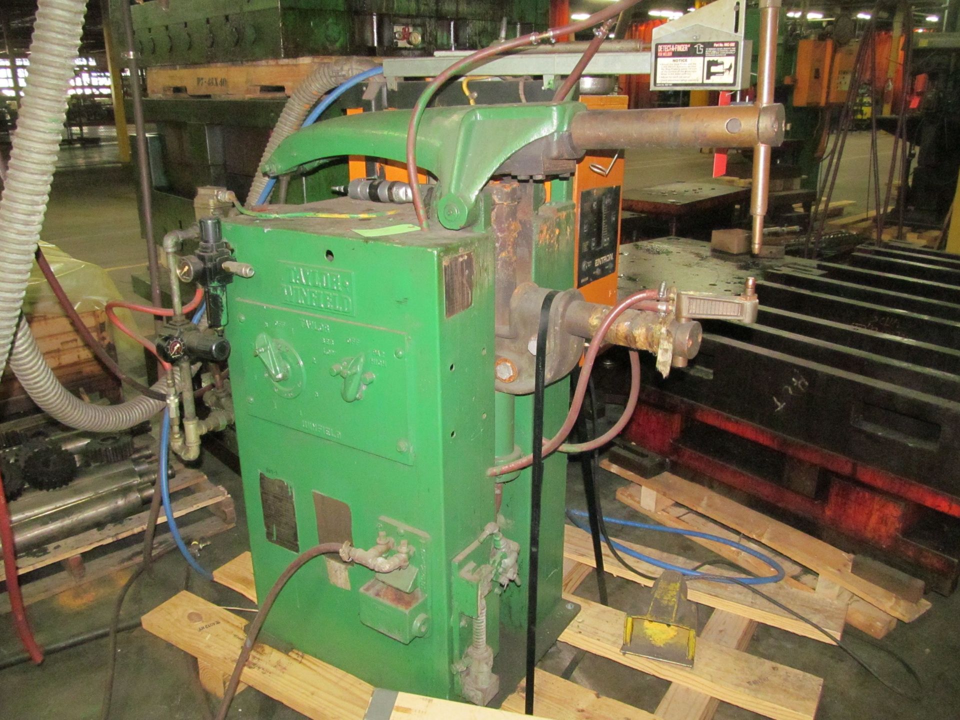 Taylor Winfield 50-KVA Model NB-24-50AIR Spot Welder, S/N: 62173; with Entron Controls, 18 in.