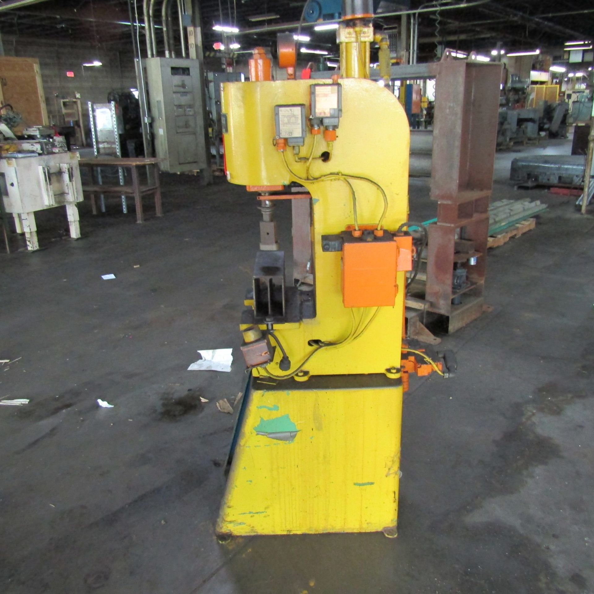 Air Hydraulics 15-Ton Cap. Model C-400 Hydraulic Press, S/N: 2512 - Image 2 of 2