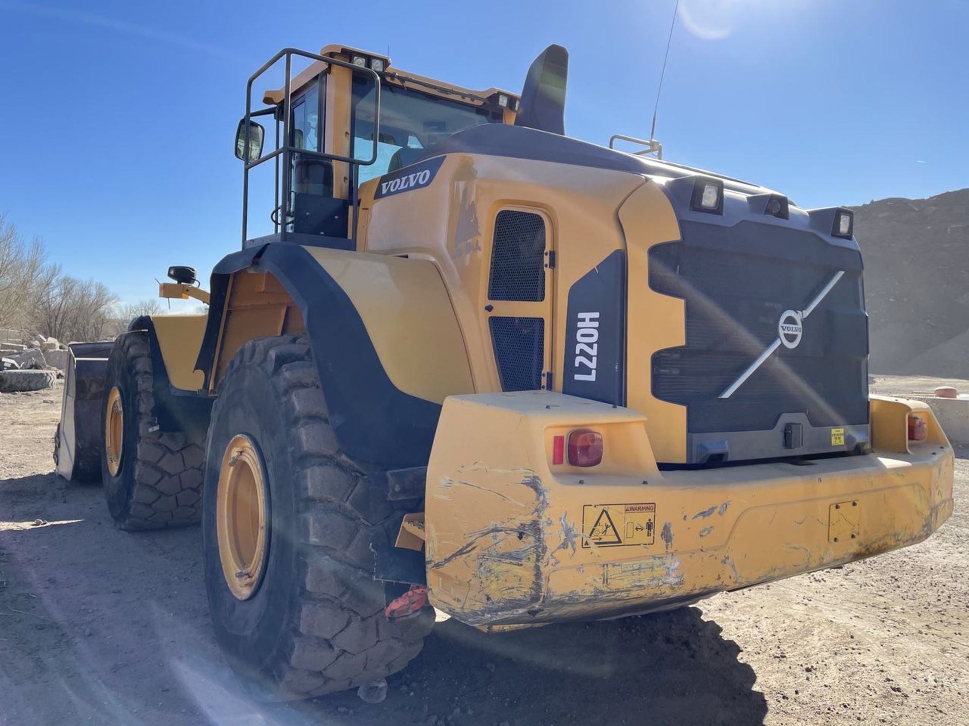 2016 Volvo L220H Wheel Loader, PIN: VCEL220HCF0002238; with 8,029 Hours (at Time of Description), - Image 6 of 26