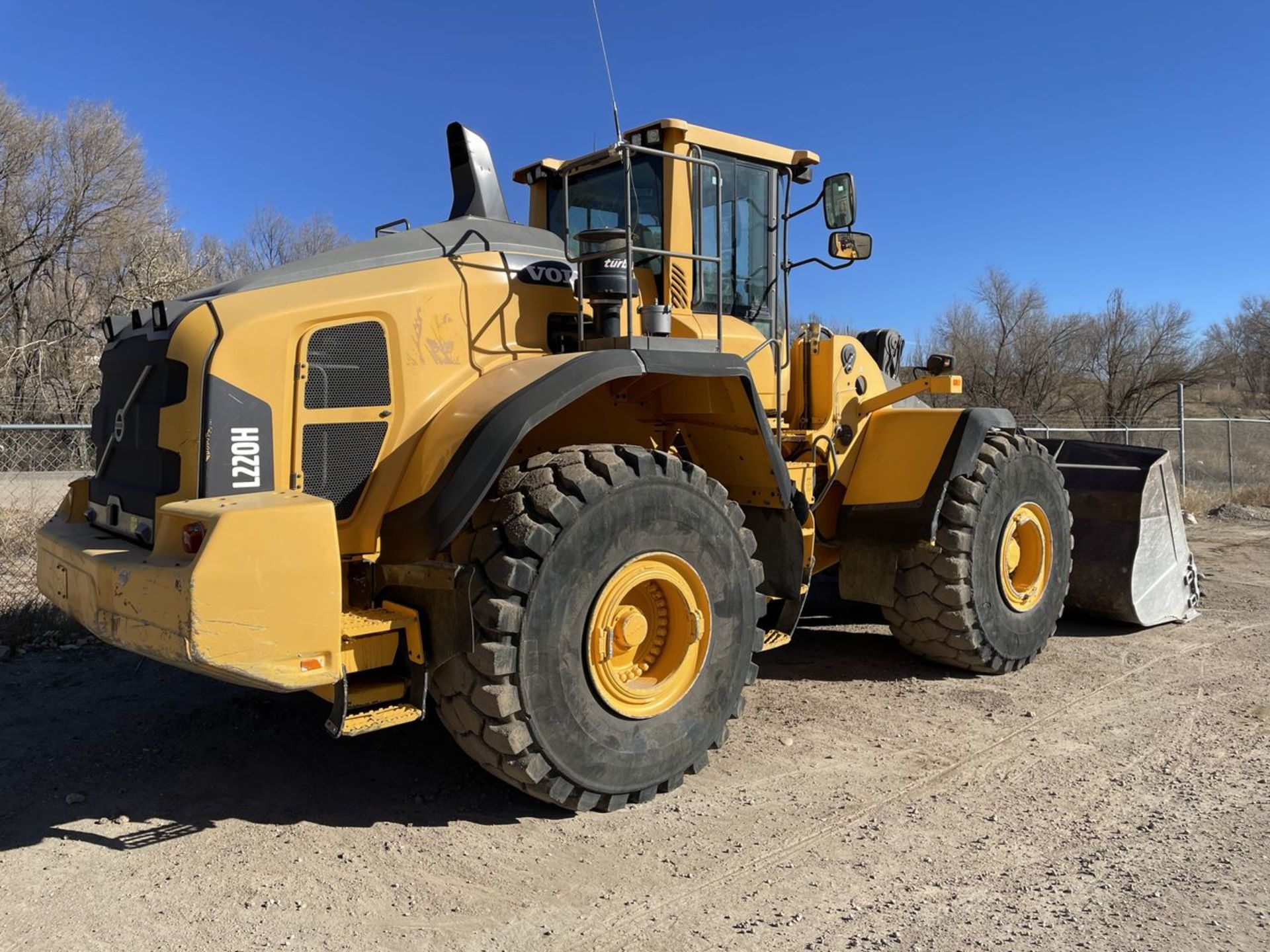 2016 Volvo L220H Wheel Loader, PIN: VCEL220HCF0002238; with 8,029 Hours (at Time of Description), - Image 3 of 26