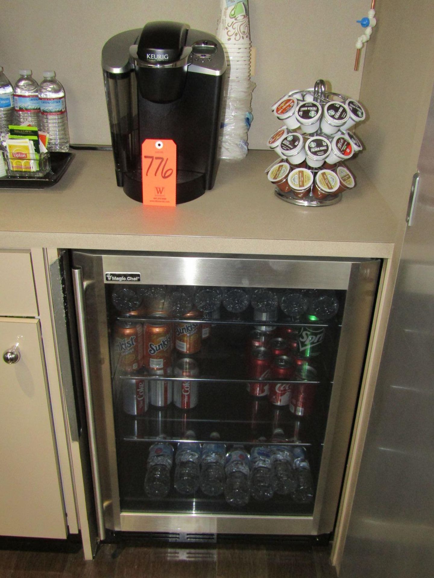 Lot - Portable Refreshment Serving Station with (1) Keurig Coffee Maker, (2) Ceramic Trays, & (1) - Image 2 of 3