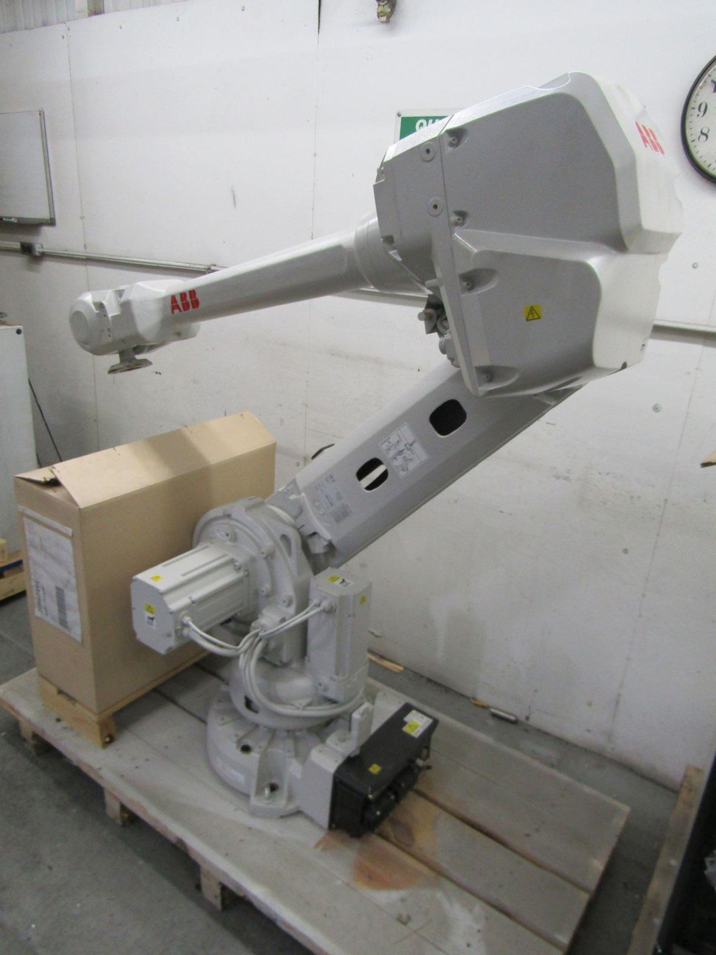 ABB 1,000 kG Load Capacity Model IRB4600 M2004 Robot, S/N: 4600-101899 (2014); with ABB Type IRC5 - Image 2 of 6
