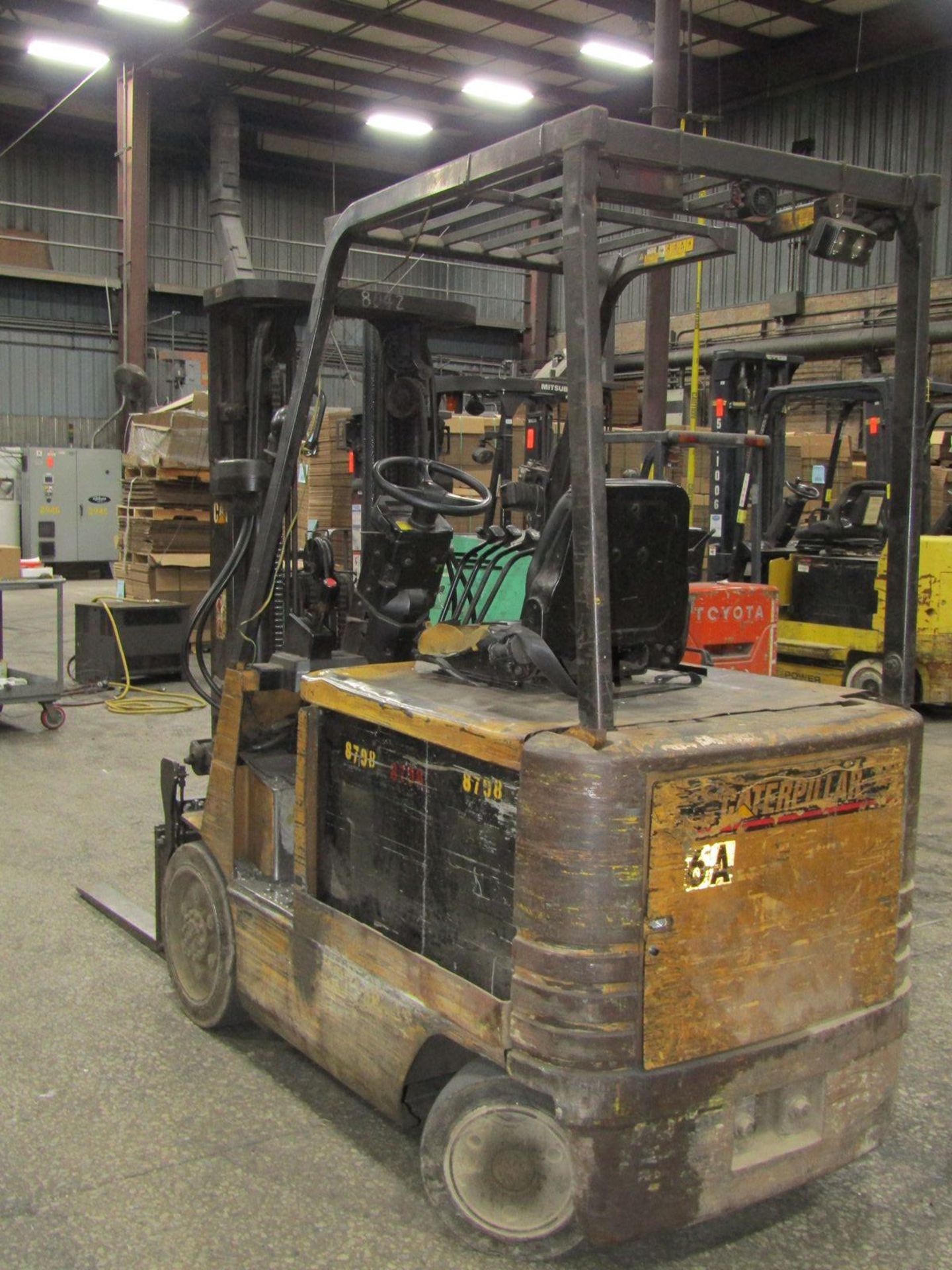Caterpillar 4,000 lb. Cap. Model 2EC25E Electric Fork Lift Truck, S/N: A2EC363099; with 3-Stage - Image 4 of 9