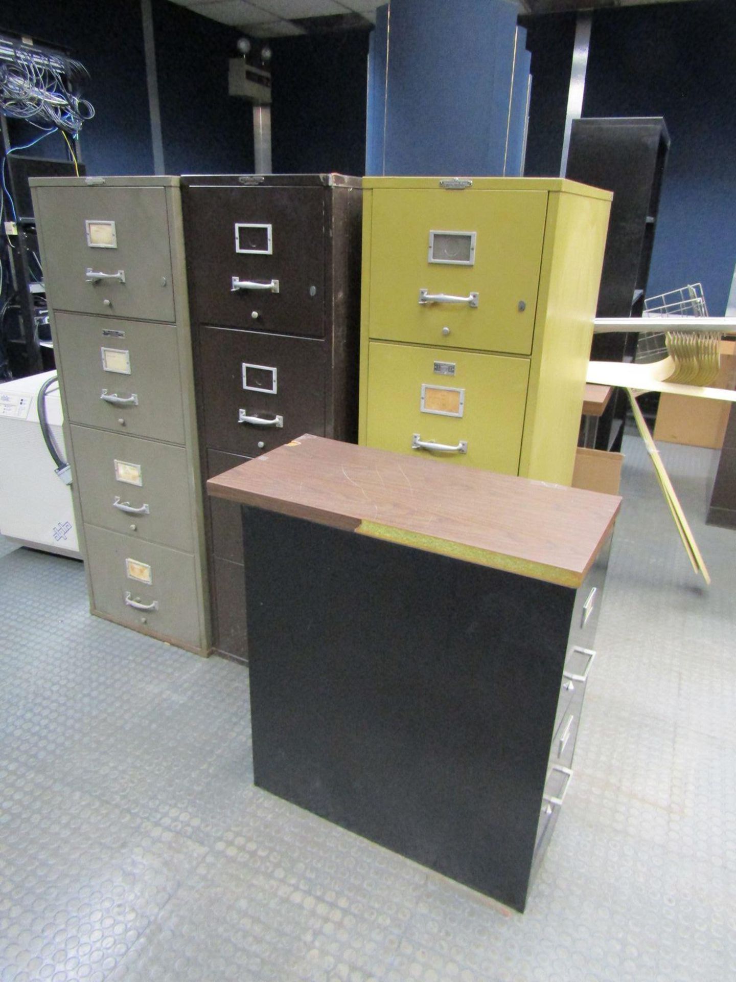 Lot - Remaining Contents of IT Room, to Include: Desks, Chairs, Filing Cabinets, Shelving Units, - Image 4 of 10