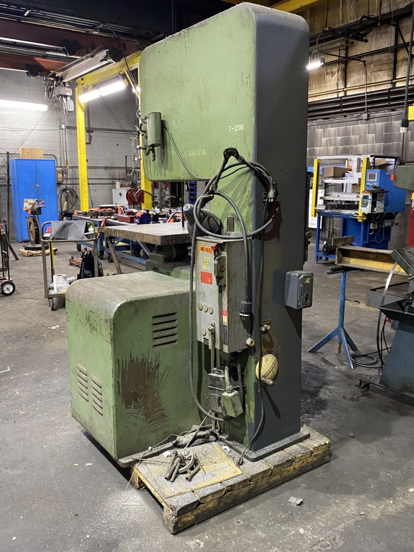 DoAll 26 in. Job Selector Vertical Band Saw; with Blade Welder & Grinder (Ref. #: B-Saw-1) - Image 4 of 8