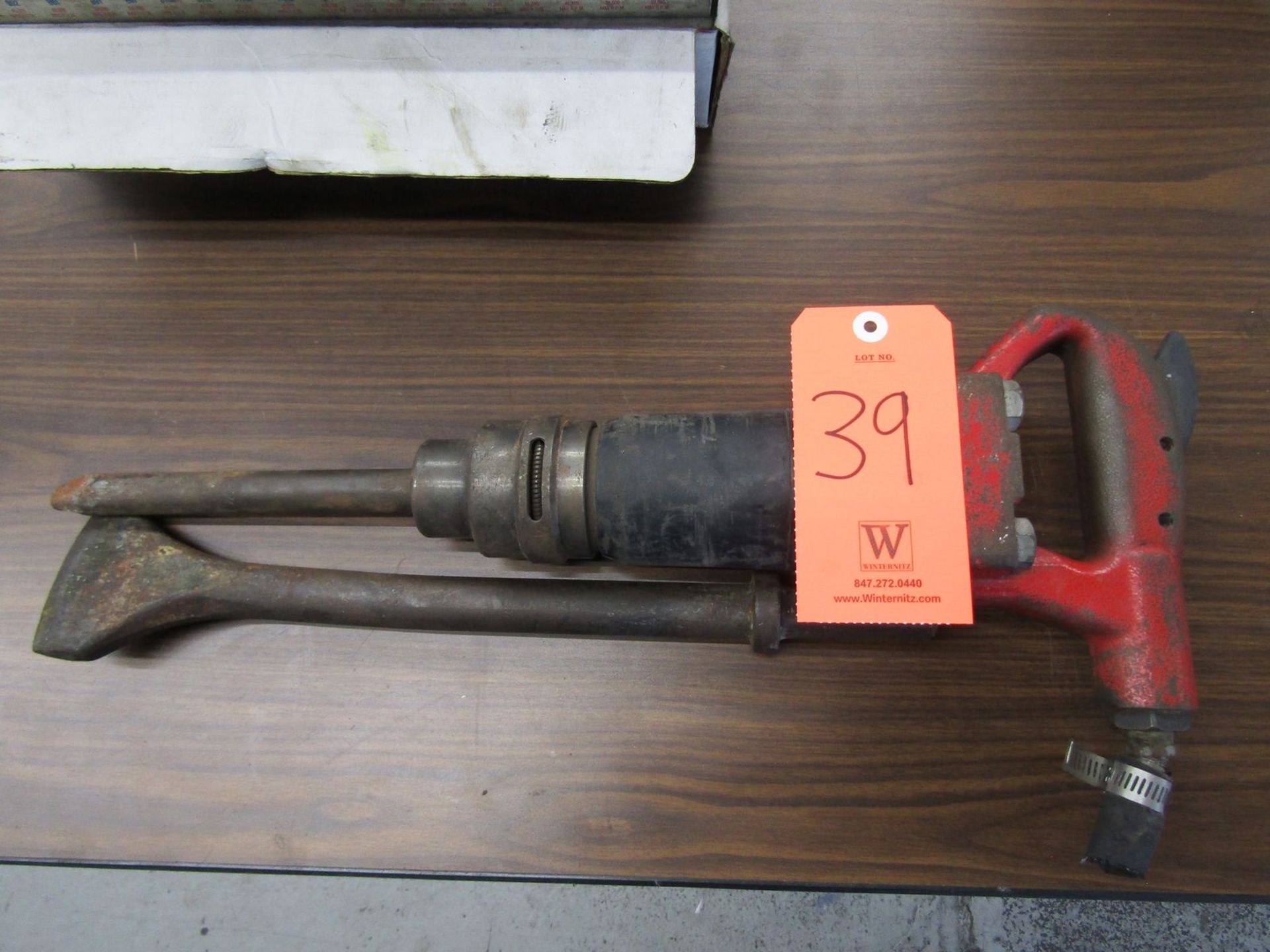 Universal Tool Model UT8651 Pneumatic Chipping Hammer; 2,450 BPM