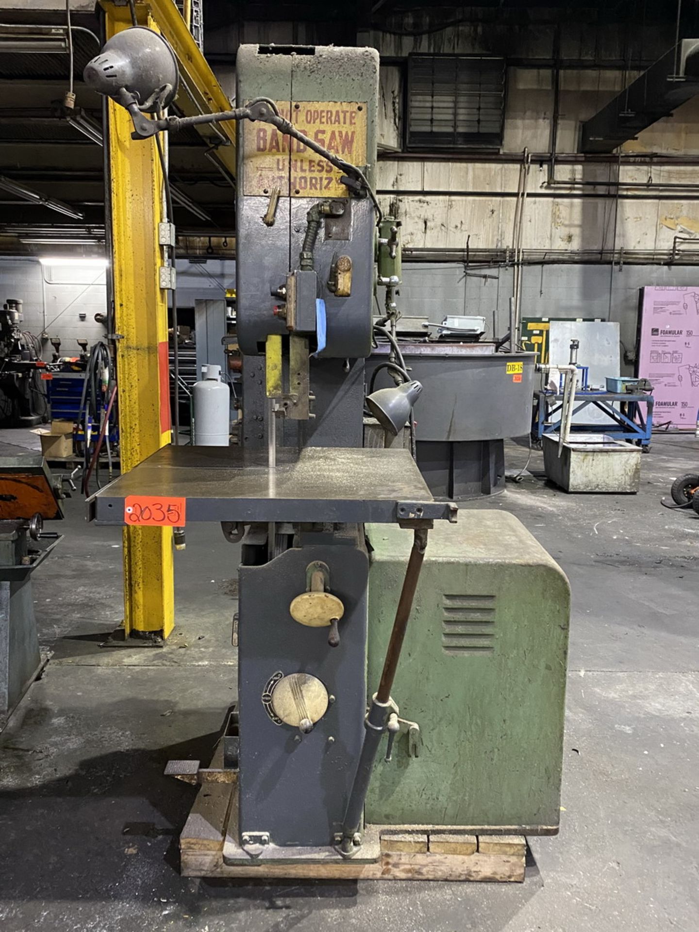 DoAll 26 in. Job Selector Vertical Band Saw; with Blade Welder & Grinder (Ref. #: B-Saw-1) - Image 3 of 8