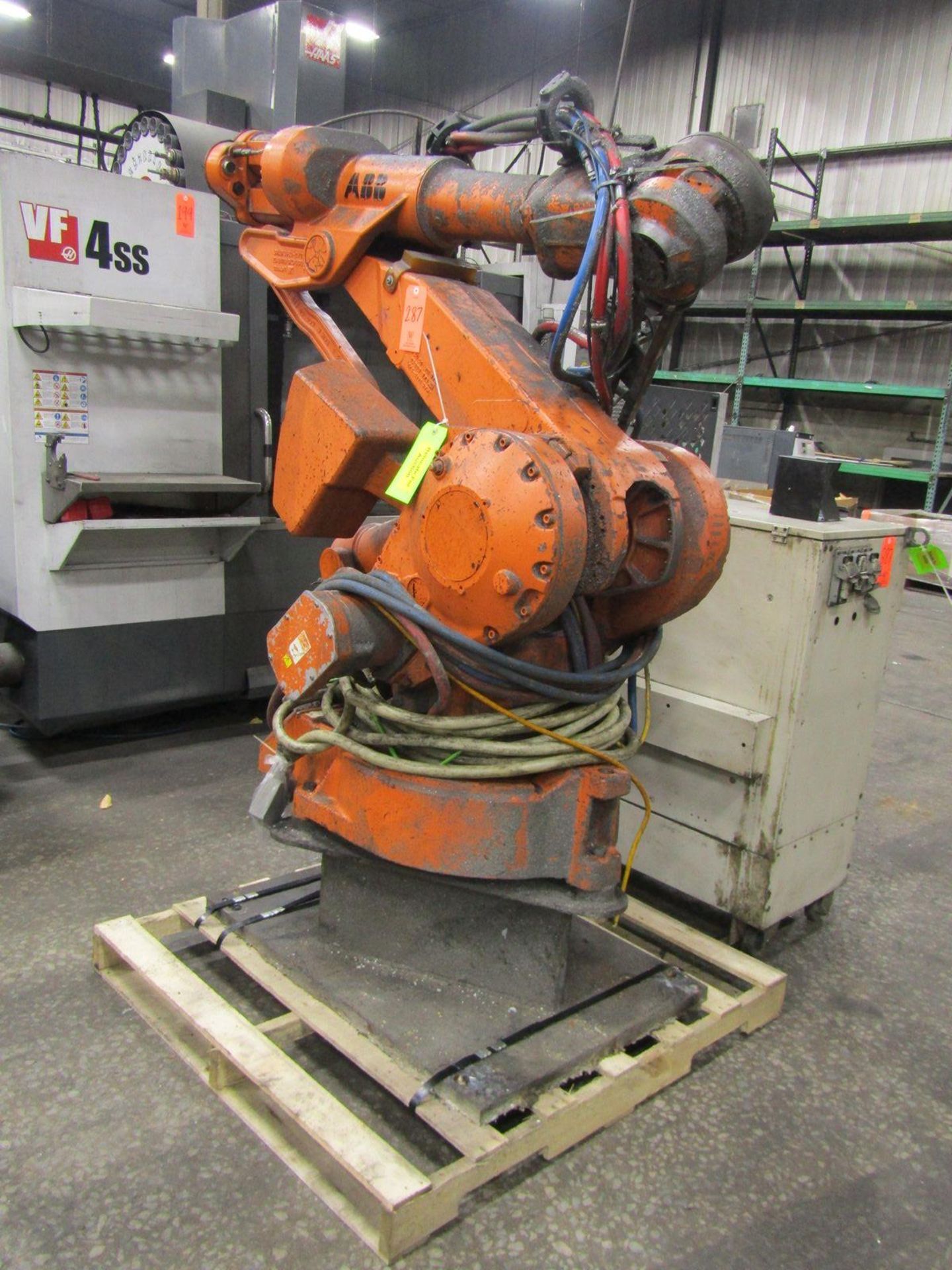 ABB Model IRB 4400 M2000 Robot S/N: 44-26024 (2006); with Controller (Ref. #: DC-3-2)