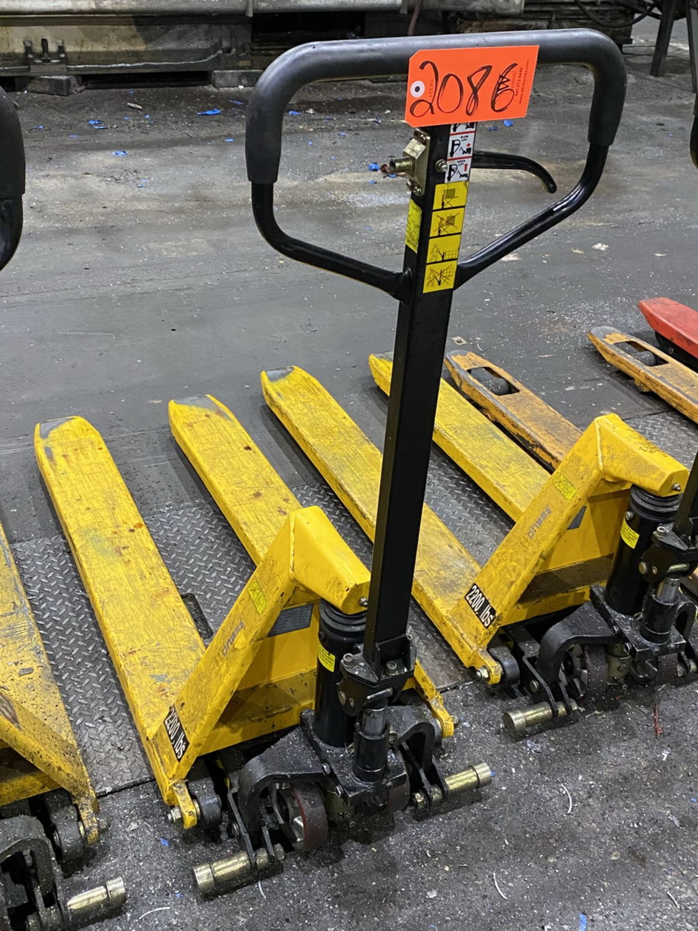 Wesco 2,200 lb. Capacity Hydraulic Pallet Truck - Image 2 of 2