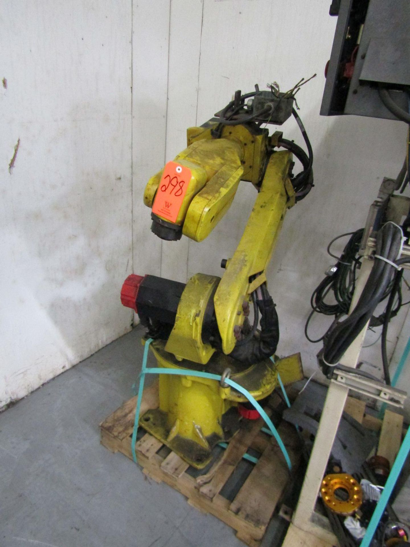 Fanuc 6-Axis Model Arc Mate 100i Robot (1997); with Fanuc System R-J2 Type A05B-2371-B002